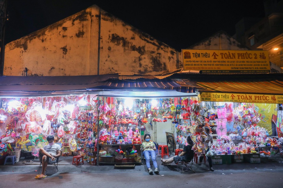 Phố lồng đèn.jpg Phố lồng đèn.jpg