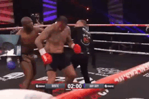 Tung cú đánh lén đáng xấu hổ, võ sĩ nhận cái kết không ngờ