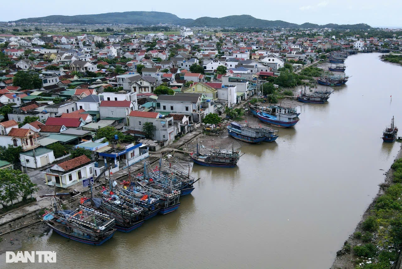 Miền Trung lên dây cót ứng phó áp thấp nhiệt đới sắp mạnh thành bão - 2 Miền Trung lên dây cót ứng phó áp thấp nhiệt đới sắp mạnh thành bão - 2