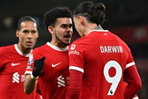 Liverpool đại thắng tưng bừng trước Chelsea