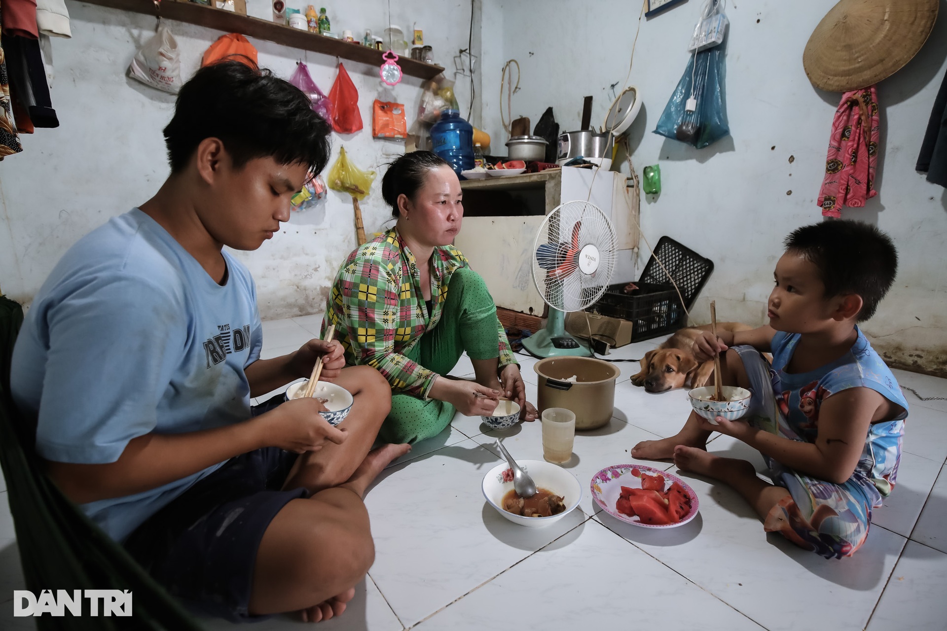 Xóm nhặt rau muống thuê lúc nửa đêm ở TPHCM - 12 Xóm nhặt rau muống thuê lúc nửa đêm ở TPHCM - 12