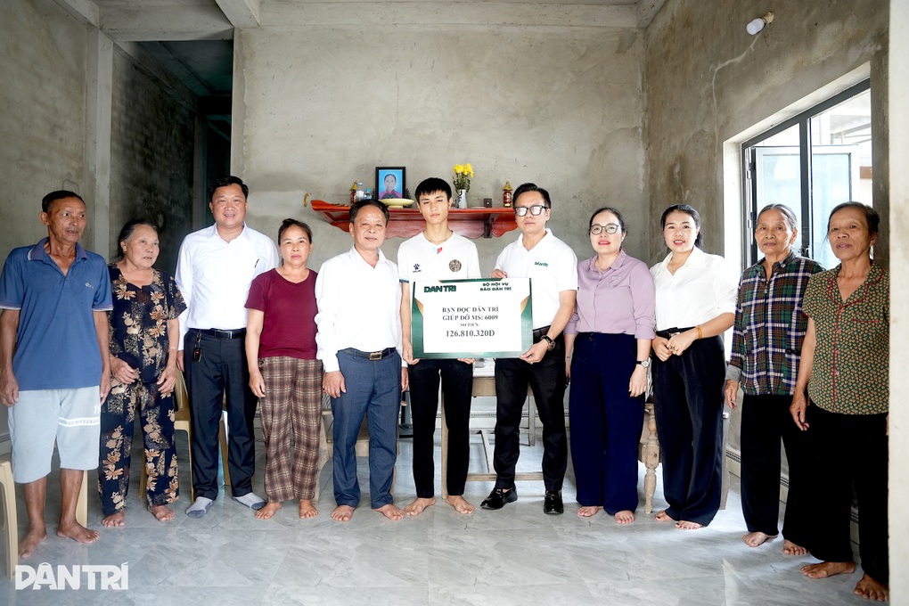 Bạn đọc Dân trí tiếp sức nam sinh mồ côi mẹ bước vào giảng đường - 3 Bạn đọc Dân trí tiếp sức nam sinh mồ côi mẹ bước vào giảng đường - 3