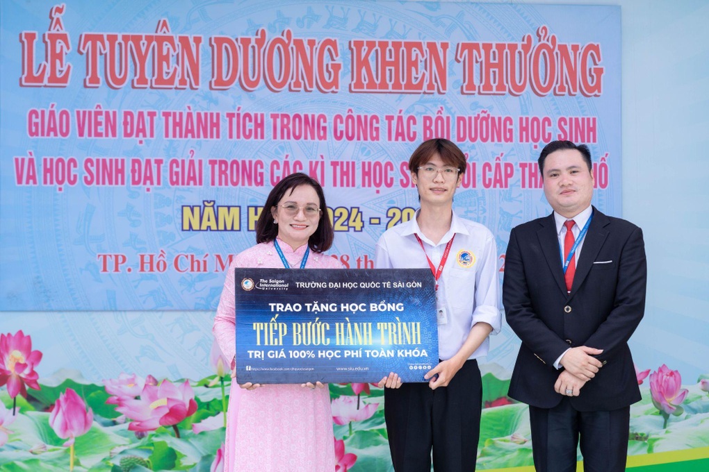 SIU chắp cánh ước mơ tri thức với học bổng Tiếp bước hành trình - 2 SIU chắp cánh ước mơ tri thức với học bổng Tiếp bước hành trình - 2