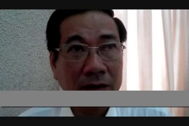 Ông Nguyễn Thanh Hùng - Phó Chủ tịch UBND tỉnh Đồng Tháp - trao đổi về 2 bãi rác khiến bà con khốn khổ.