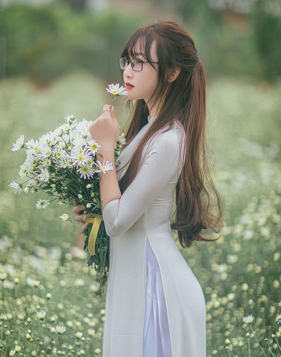 Cô giáo tiểu học dịu dàng khoe sắc bên hoa cúc họa mi - 7 Cô giáo tiểu học dịu dàng khoe sắc bên hoa cúc họa mi - 7