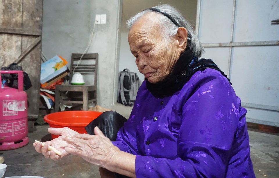 Cả làng kiếm tiền Tết từ thứ quà như... hòn bi ve - 2 Cả làng kiếm tiền Tết từ thứ quà như... hòn bi ve - 2
