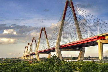 Cảnh báo nguy cơ xuất hiện "bong bóng" bất động sản, chứng khoán