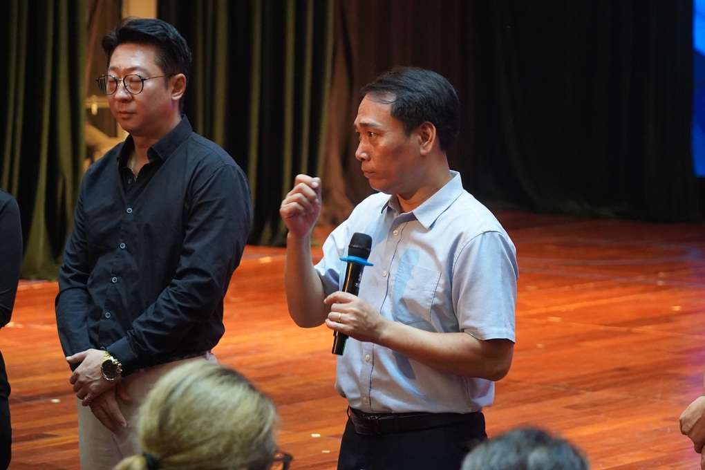 Chuyện Bác Hồ tới thăm gia đình nghèo dịp Tết lên sân khấu kịch - 1 Chuyện Bác Hồ tới thăm gia đình nghèo dịp Tết lên sân khấu kịch - 1