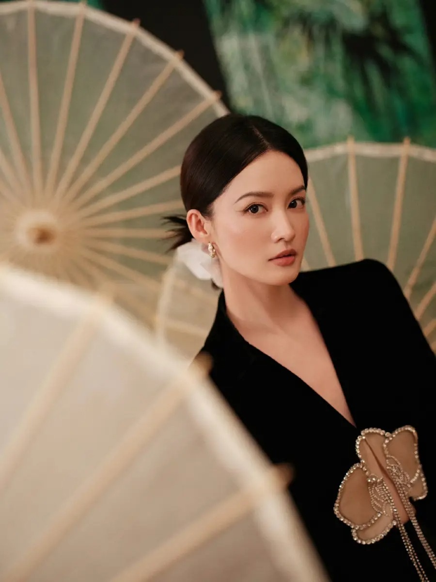 Địch Lệ Nhiệt Ba tái xuất tuyệt đối điện ảnh sau 2 năm không đi thảm đỏ - 10
