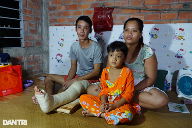 Vợ tai biến, chồng tai nạn không có tiền điều trị, lo con thơ thất học