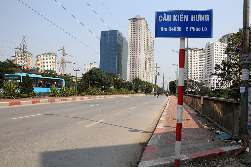 Hà Nội: Đống ngổn ngang khiếp đảm trên dòng sông Nhuệ - 7 Hà Nội: Đống ngổn ngang khiếp đảm trên dòng sông Nhuệ - 7