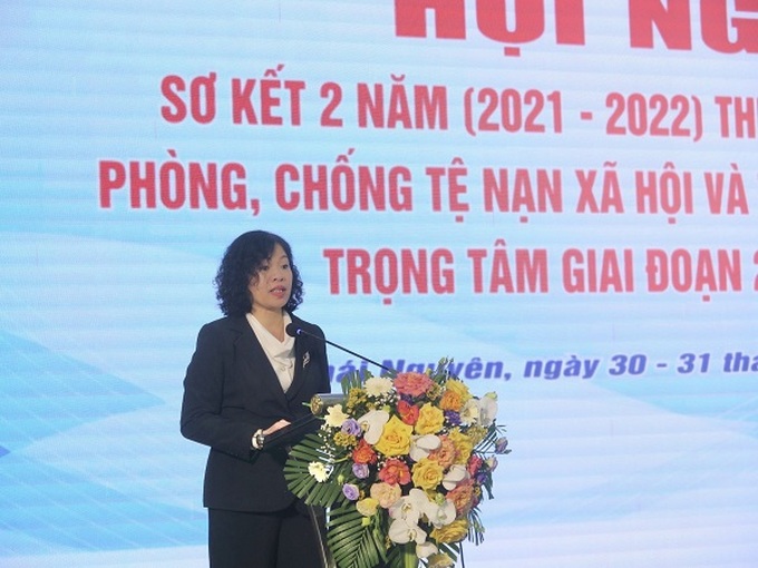 Đồng chí Đàm Thị Minh Thu- Cục trưởng Cục Phòng, chống tệ nạn xã hội phát biểu tại Hội nghị