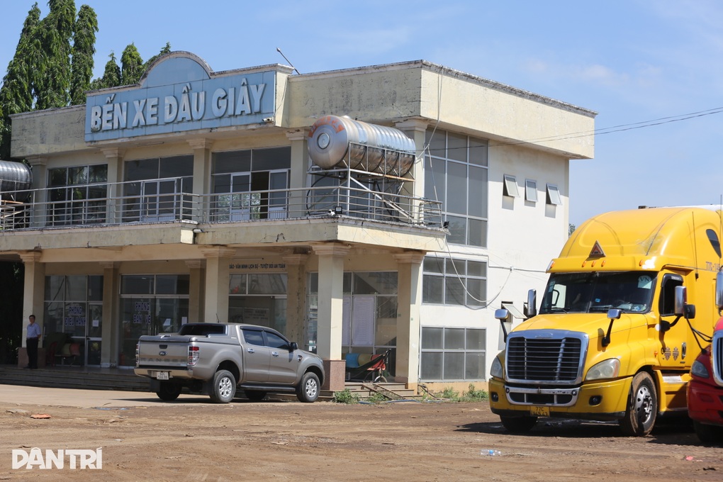 Xe container chở sầu riêng không còn xếp hàng chờ kiểm định ở Đồng Nai - 2 Xe container chở sầu riêng không còn xếp hàng chờ kiểm định ở Đồng Nai - 2