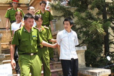 Khách "lắc" phản cung, đổ tội cho công an