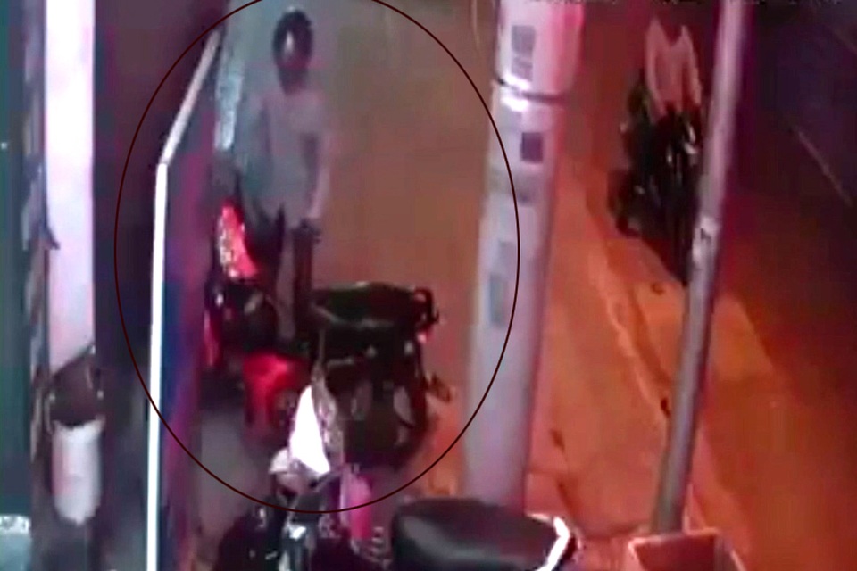 Dò theo định vị, tông thẳng vào xe máy mới bị mất để bắt nghi can đá xế - 3 Dò theo định vị, tông thẳng vào xe máy mới bị mất để bắt nghi can đá xế - 3