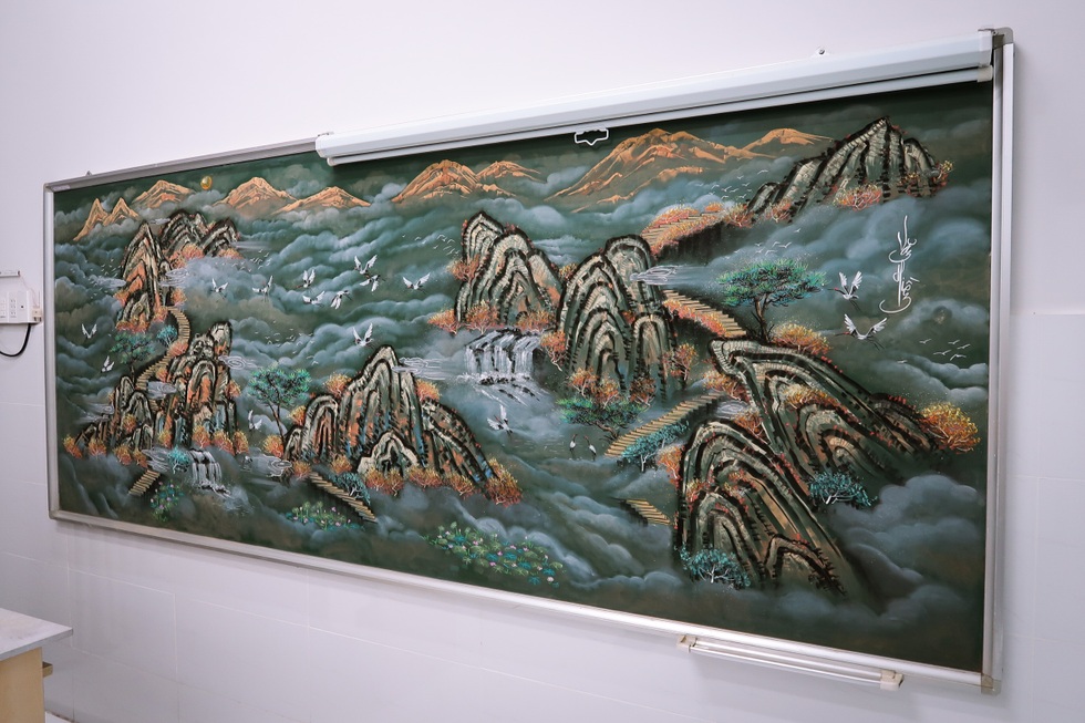 Thầy giáo cơ bắp TPHCM có biệt tài vẽ tranh bằng phấn sống động - 8