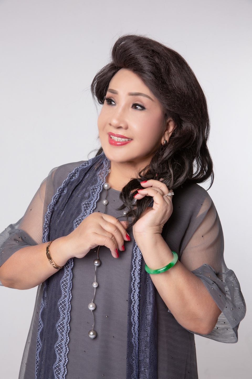 NSND Lệ Thuỷ 12 tuổi đã phải xa mẹ kiếm tiền, ngủ co ro trên manh chiếu nhỏ - 3 NSND Lệ Thuỷ 12 tuổi đã phải xa mẹ kiếm tiền, ngủ co ro trên manh chiếu nhỏ - 3