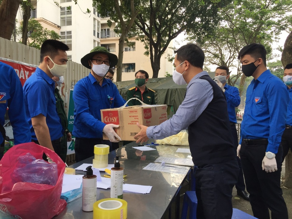 Thanh niên Hà Nội tích cực hỗ trợ khu cách ly, lắp 100 bồn rửa tay miễn phí - 3 Thanh niên Hà Nội tích cực hỗ trợ khu cách ly, lắp 100 bồn rửa tay miễn phí - 3