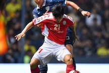 Công Phượng và đồng đội bất lực trong ngày CLB TPHCM thua Buriram United