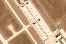 Ảnh vệ tinh tiết lộ 12 máy bay lạ tại căn cứ tuyệt mật của Mỹ