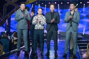 Đoàn Thanh Tài và Nam Phong lịch lãm trên sàn diễn