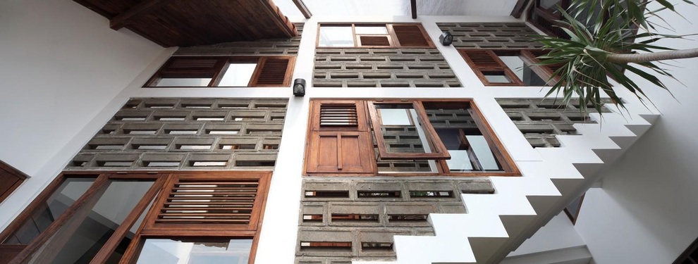 Nhà làm từ gỗ tái chế, thiết kế không tường, không vách ngăn đẹp bất ngờ - 9