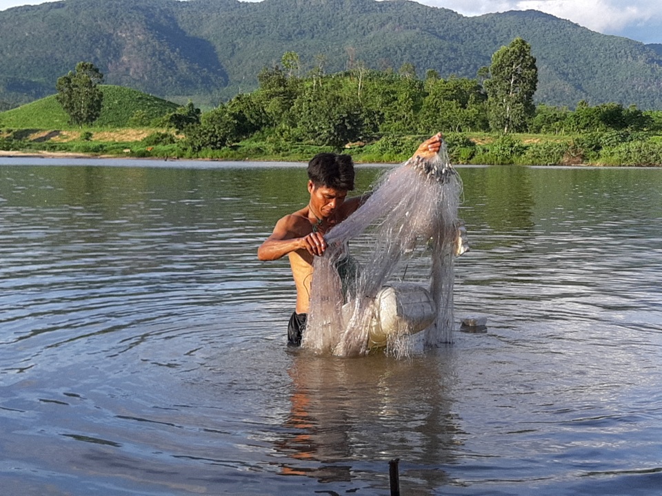 Cận cảnh cuộc sống mưu sinh trên sông Pơ Kơ - 4 Cận cảnh cuộc sống mưu sinh trên sông Pơ Kơ - 4