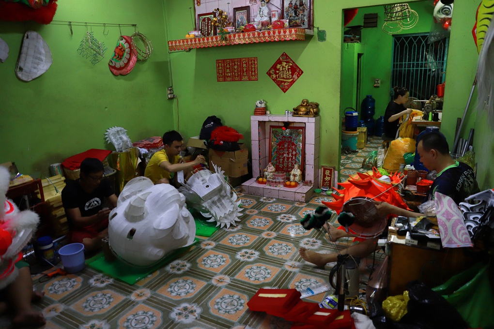 Kiếm hàng trăm triệu đồng ngày cận Tết nhờ làm linh vật may mắn, phát tài - 1 Kiếm hàng trăm triệu đồng ngày cận Tết nhờ làm linh vật may mắn, phát tài - 1