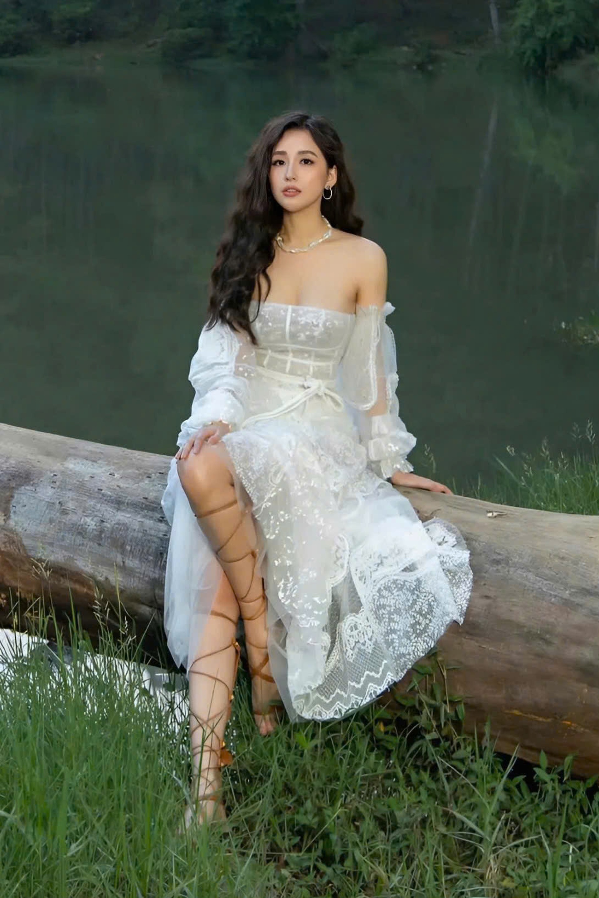 Mai Phương Thúy thể hiện phong cách phú bà với túi hiệu, đồng hồ tiền tỷ - 6