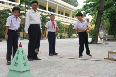 Chiếc bàn “7 trong 1” của thầy hiệu phó