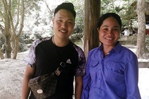 Nam du khách may mắn được lái thuyền trả lại ví đánh rơi khi đi du lịch