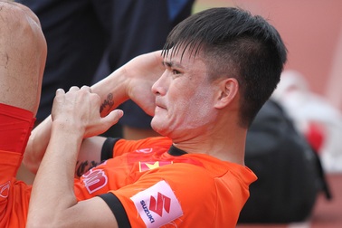 Công Vinh luyện cơ, Phi Sơn giảm cân trước khi sang Hàn Quốc tập huấn