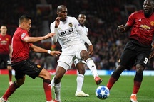 Sanchez, Lukaku tệ nhất trong trận hòa của Man Utd trước Valencia