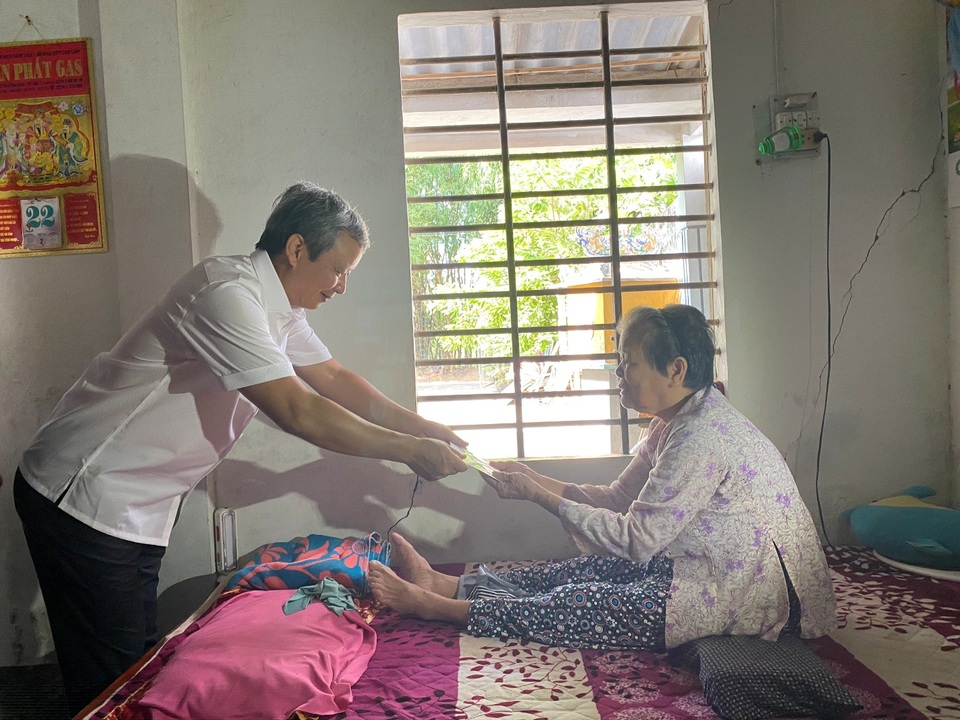 Thương binh, vợ liệt sĩ xúc động trước sự quan tâm của cấp uỷ, chính quyền - 7 Thương binh, vợ liệt sĩ xúc động trước sự quan tâm của cấp uỷ, chính quyền - 7