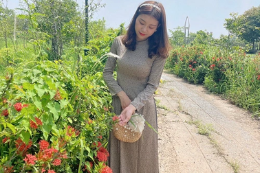 Tự tin khoe sắc cùng Áo dài Vân Oanh in 3D độc đáo