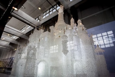 Lâu đài thuỷ tinh điêu khắc lớn nhất thế giới bất ngờ vỡ tan