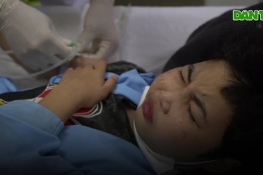 Nữ sinh 16 tuổi mồ côi mẹ mắc bệnh thận khẩn cầu cứu giúp