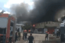 Công ty dệt may rộng gần 4.000m2 chìm trong biển lửa