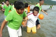 Cho con học kỹ năng hè theo kiểu… ăn may