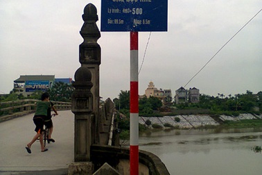 Hà Nội: Nhảy sông tự tử vì bị bố mẹ ngăn cản tình yêu