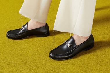 Mẫu giày lười mang tính biểu tượng của Gucci
