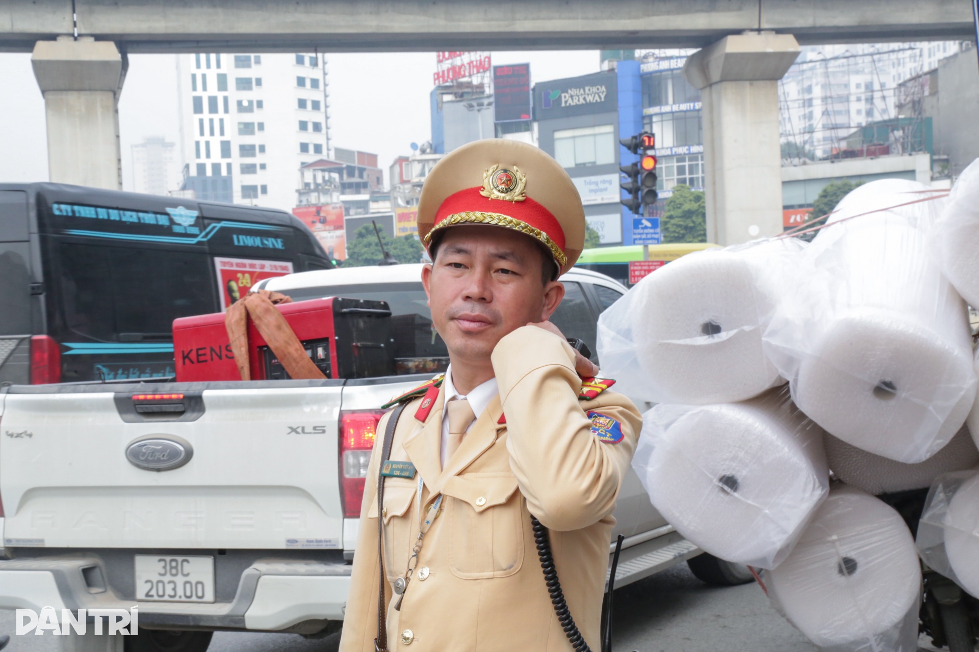Bị CSGT phạt vì chở hàng cồng kềnh, tài xế nói do phải mưu sinh - 11