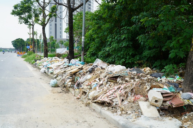 Hà Nội: Rác thải tràn lan trên đại lộ 7.500 tỷ đồng - 13