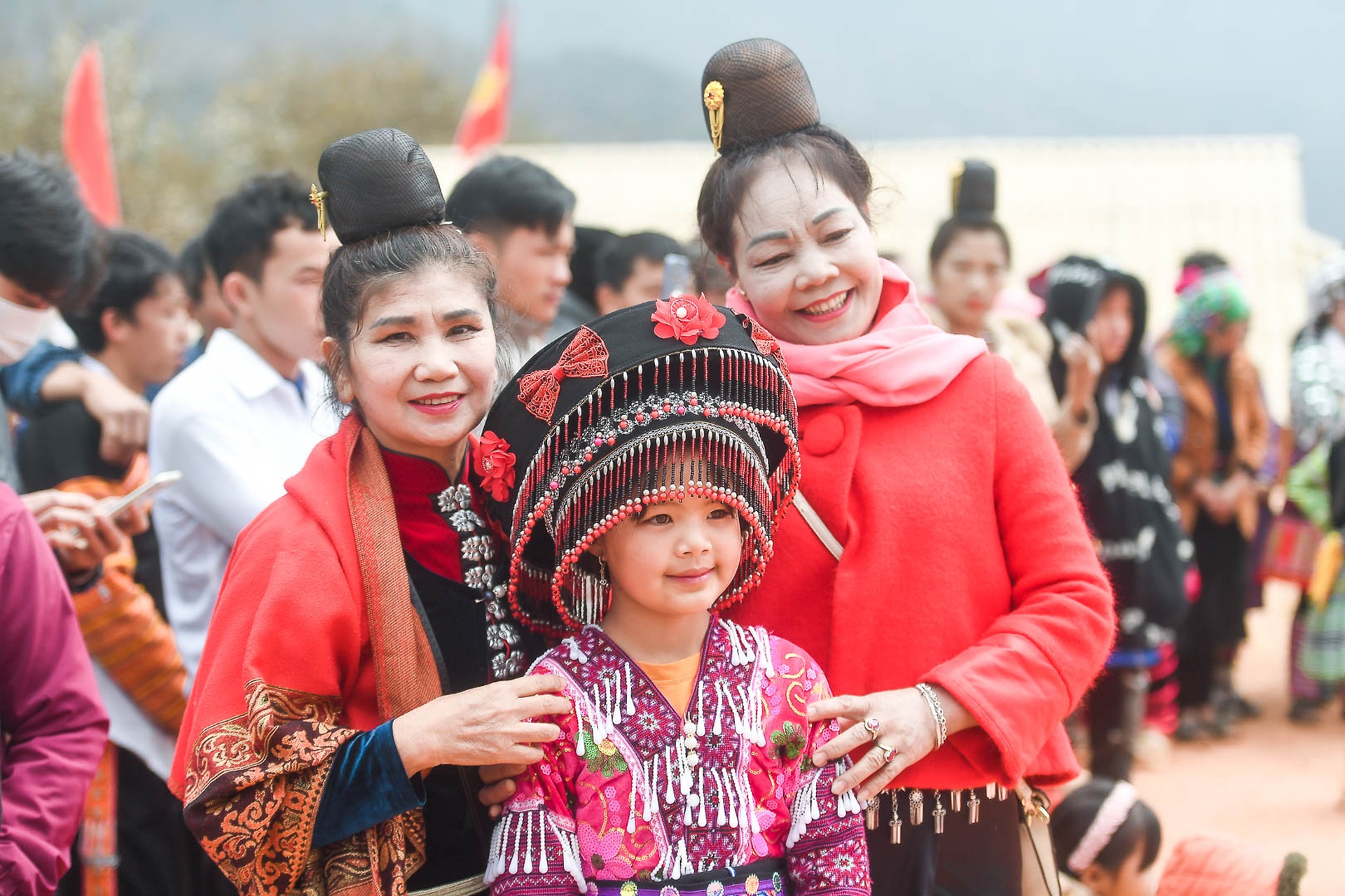 Cảnh hài hước khi chơi trò bịt mắt bắt lợn ở Sơn La - 11 Cảnh hài hước khi chơi trò bịt mắt bắt lợn ở Sơn La - 11