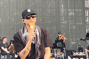 SOOBIN nghẹn giọng, bật khóc khi lộ diện sau ồn ào fan đòi trả vé