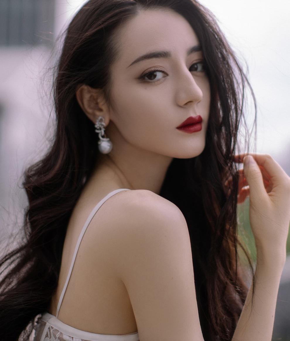 Thân hình gầy gò đáng báo động của mỹ nhân Địch Lệ Nhiệt Ba - 7 Thân hình gầy gò đáng báo động của mỹ nhân Địch Lệ Nhiệt Ba - 7