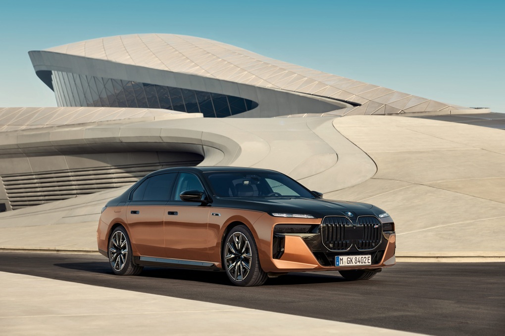 Xe điện BMW i7 M70 xDrive chào sân, sở hữu công suất 650 mã lực - 20 Xe điện BMW i7 M70 xDrive chào sân, sở hữu công suất 650 mã lực - 20