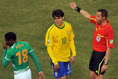 Những sai lầm của trọng tài tại World Cup 2010