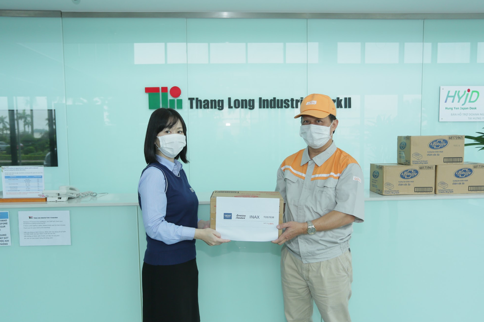 Doanh nghiệp nhật trao tặng hàng ngàn bánh xà phòng cho người dân - 3 Doanh nghiệp nhật trao tặng hàng ngàn bánh xà phòng cho người dân - 3