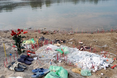 Chưa tìm thấy thi thể 5 học sinh bị sông Hồng cuốn trôi 